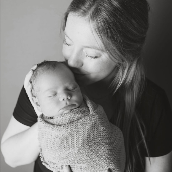 Meet your Posher, Nicole - Picture 1 of 1